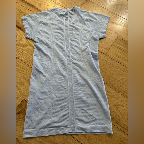 Lululemon swiftly tech top size 4 - Picture 2 of 2